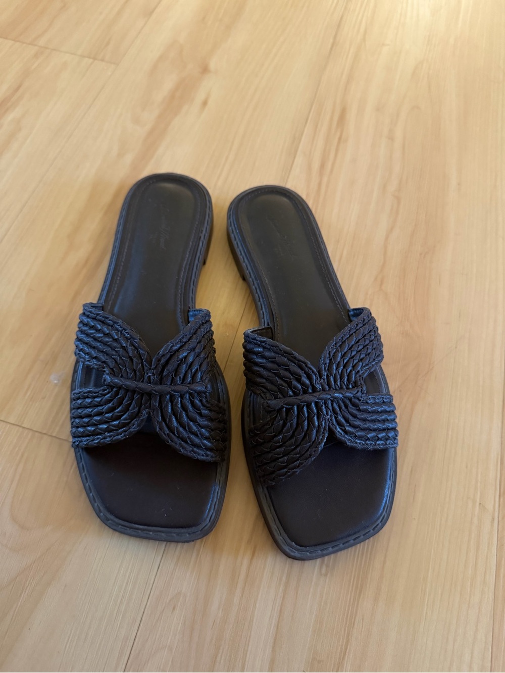 Universal Thread Brown Slides